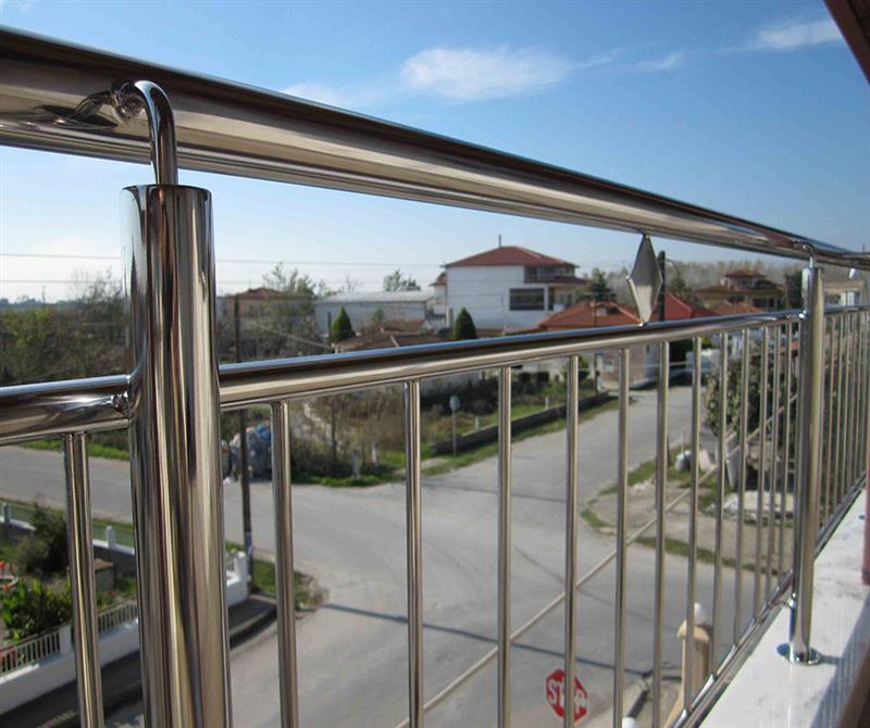 Ringhiere: di sicurezza  o recinzioni con disegno a scelta da una vasta disponibiltà e dimensioni.