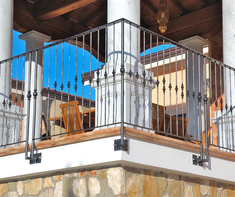 Ringhiere: di sicurezza  o recinzioni con disegno a scelta da una vasta disponibiltà e dimensioni.